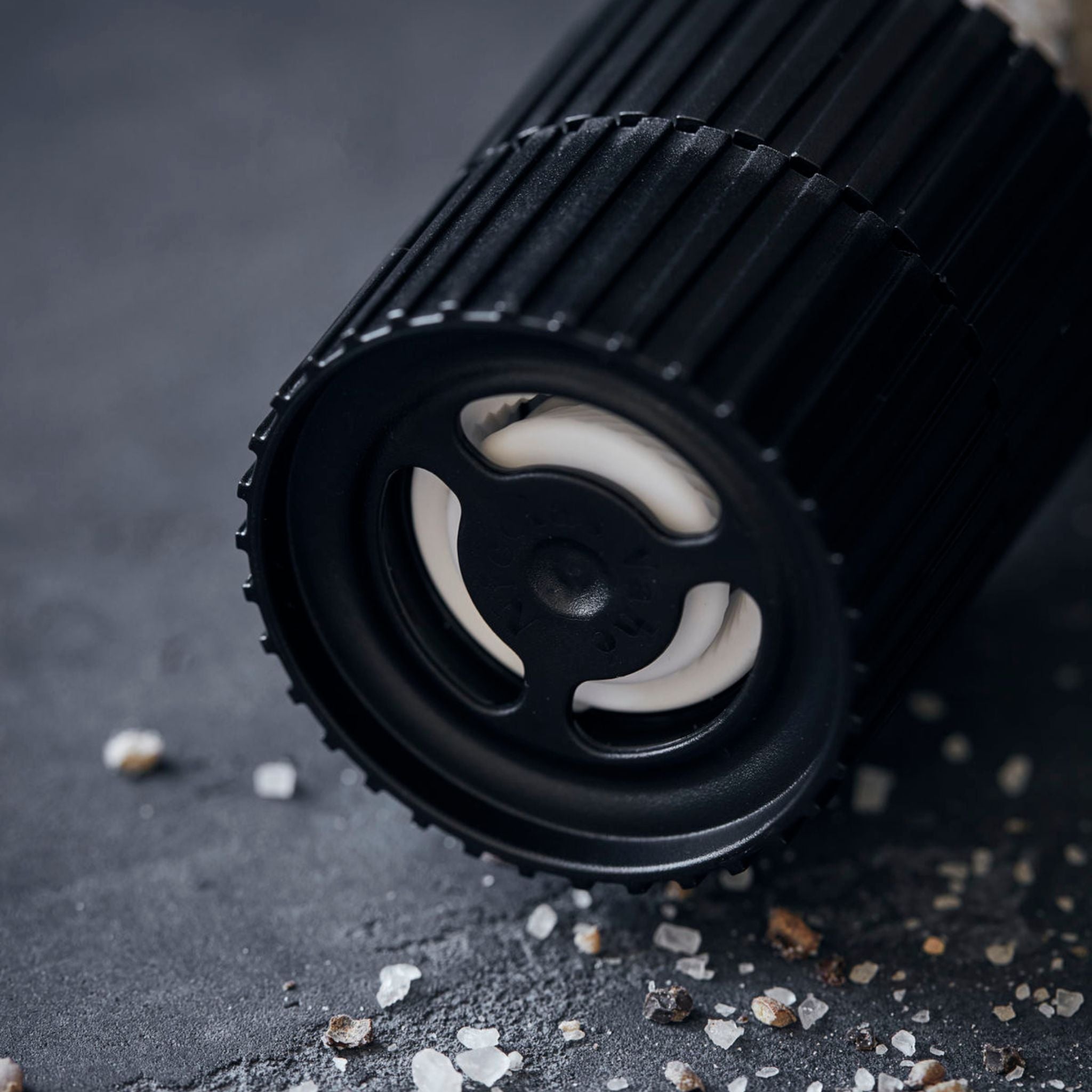 This salt and pepper mix from Nicolas Vahe is an elevated staple for every kitchen and dinner table. With a built-in grinder top for ease of use. Simply Elevated