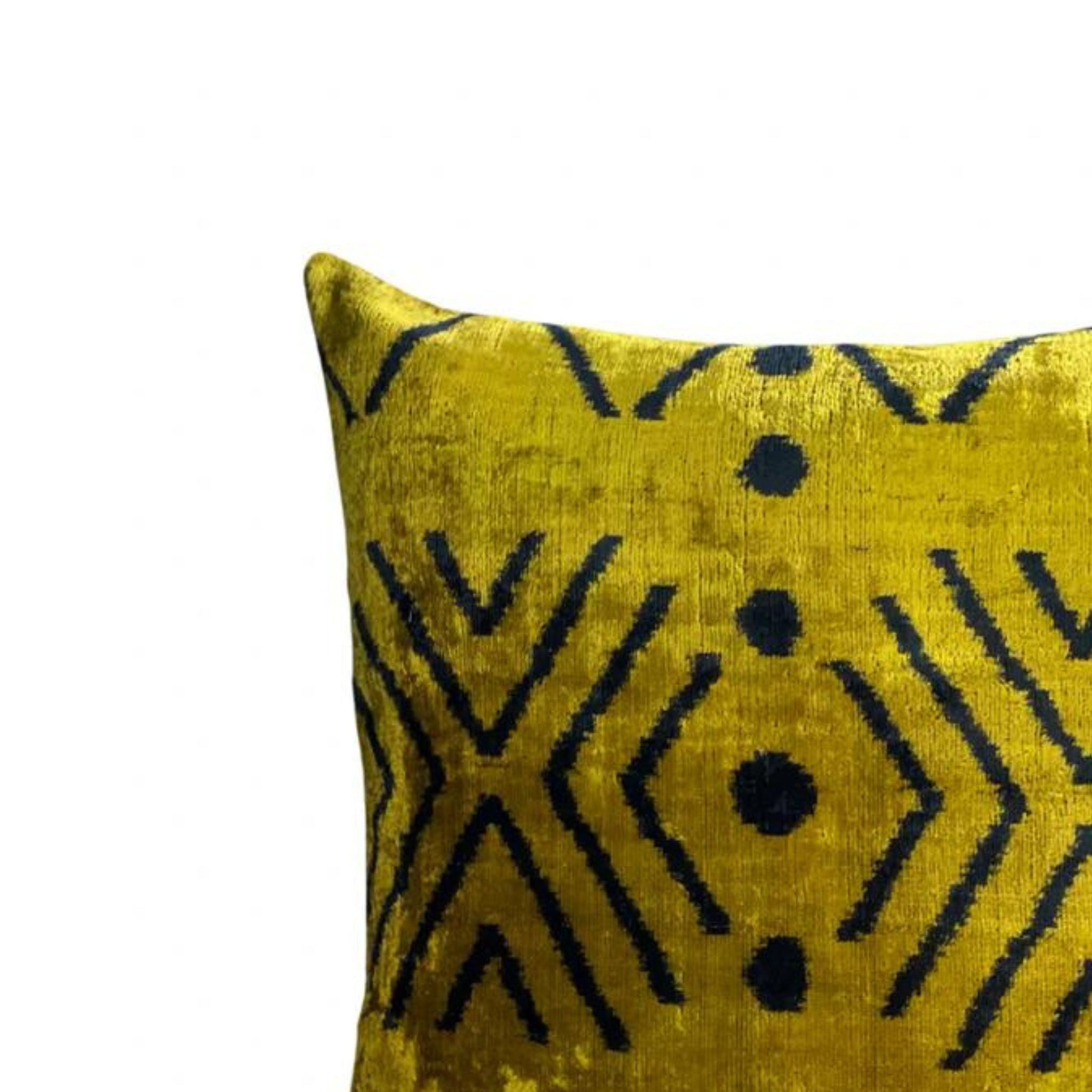 ZAHAVA THROW PILLOW - Simply Elevated Home Furnishings 